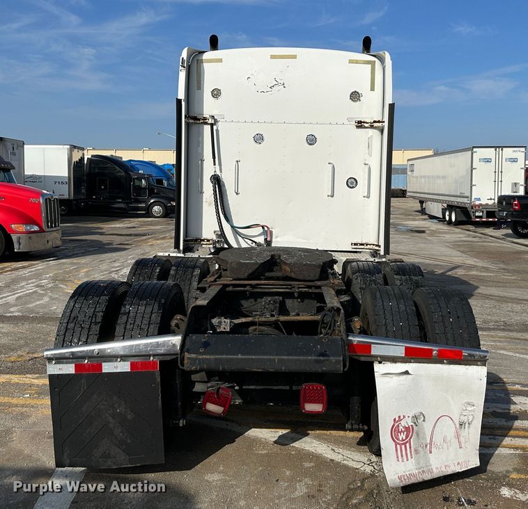 image for item DR5097 2007 Kenworth W900  semi truck