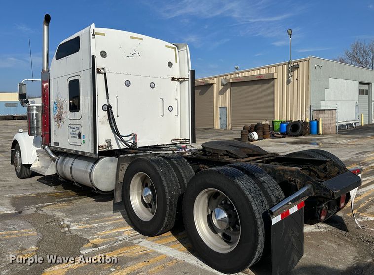 image for item DR5097 2007 Kenworth W900  semi truck