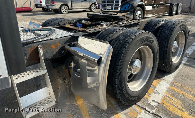 image for item DR5097 2007 Kenworth W900  semi truck