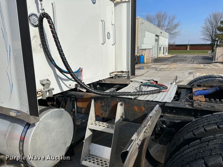 image for item DR5097 2007 Kenworth W900  semi truck