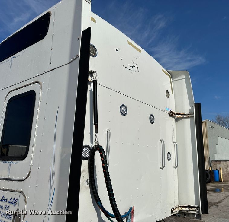 image for item DR5097 2007 Kenworth W900  semi truck