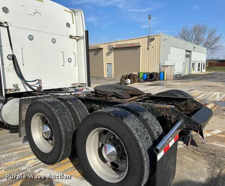 image for item DR5097 2007 Kenworth W900  semi truck