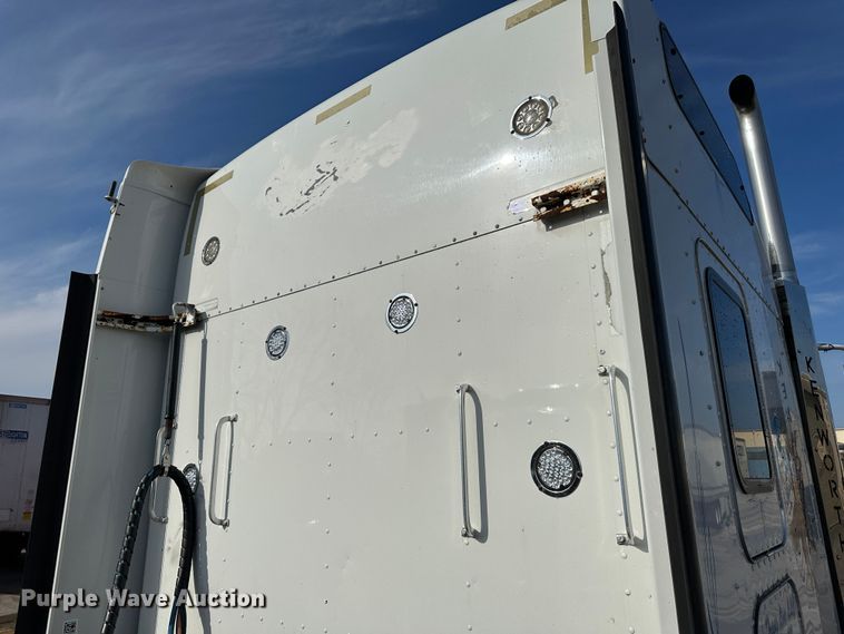 image for item DR5097 2007 Kenworth W900  semi truck