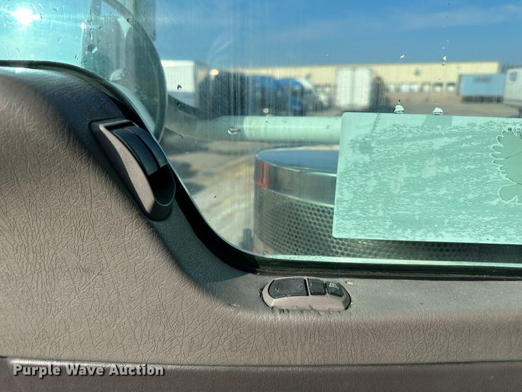 image for item DR5097 2007 Kenworth W900  semi truck