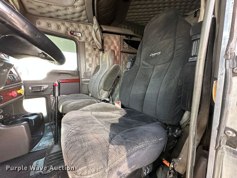 image for item DR5097 2007 Kenworth W900  semi truck