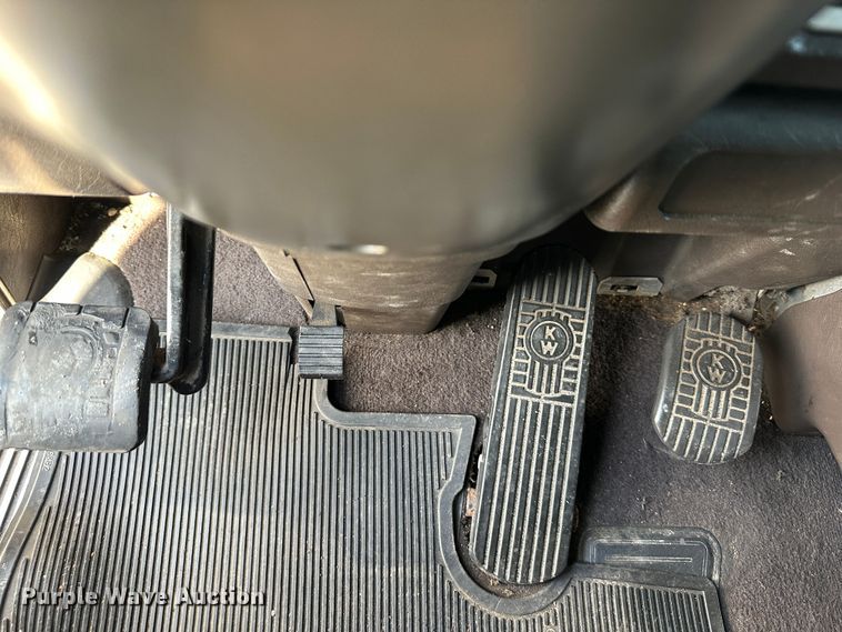 image for item DR5097 2007 Kenworth W900  semi truck