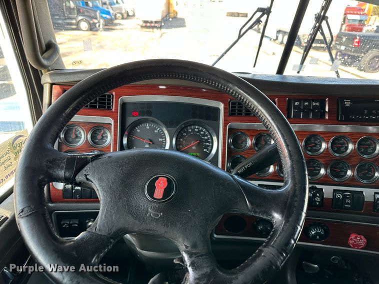 image for item DR5097 2007 Kenworth W900  semi truck