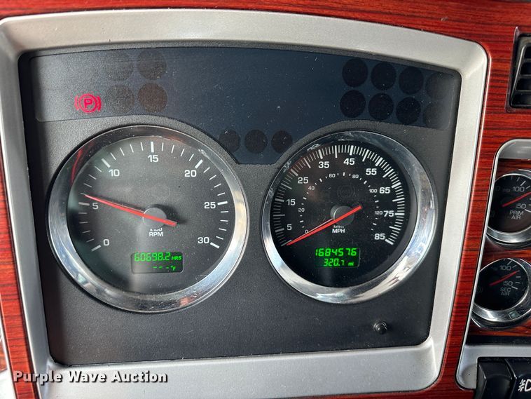 image for item DR5097 2007 Kenworth W900  semi truck