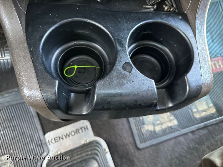 image for item DR5097 2007 Kenworth W900  semi truck