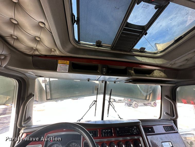 image for item DR5097 2007 Kenworth W900  semi truck