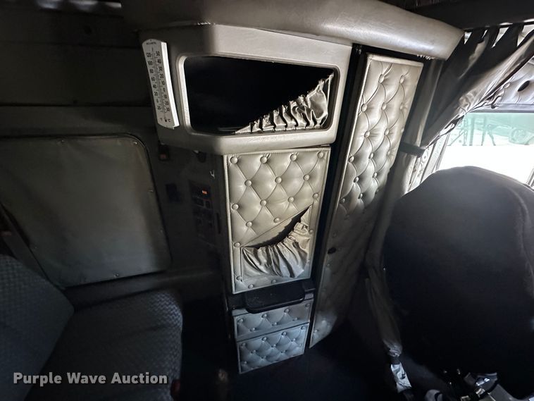 image for item DR5097 2007 Kenworth W900  semi truck