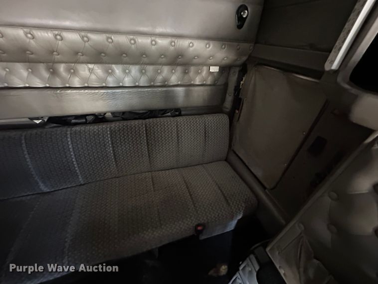 image for item DR5097 2007 Kenworth W900  semi truck