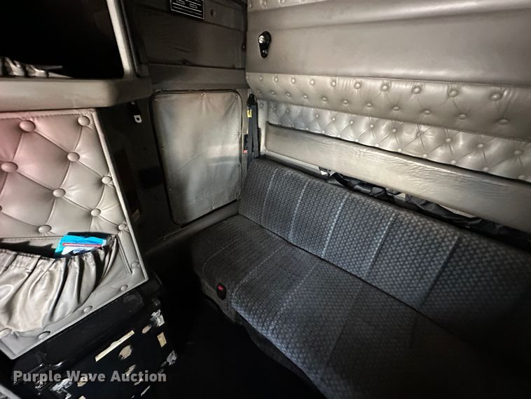 image for item DR5097 2007 Kenworth W900  semi truck