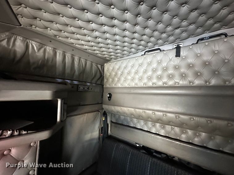 image for item DR5097 2007 Kenworth W900  semi truck