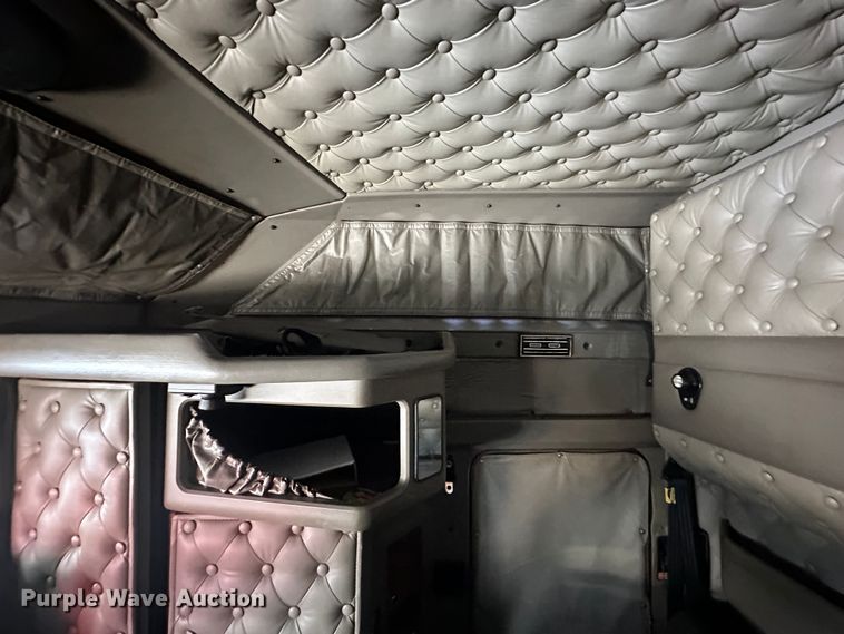 image for item DR5097 2007 Kenworth W900  semi truck