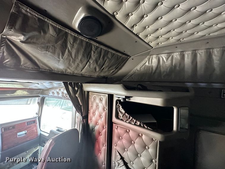 image for item DR5097 2007 Kenworth W900  semi truck