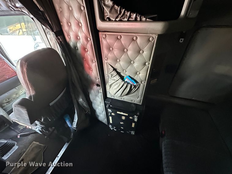 image for item DR5097 2007 Kenworth W900  semi truck