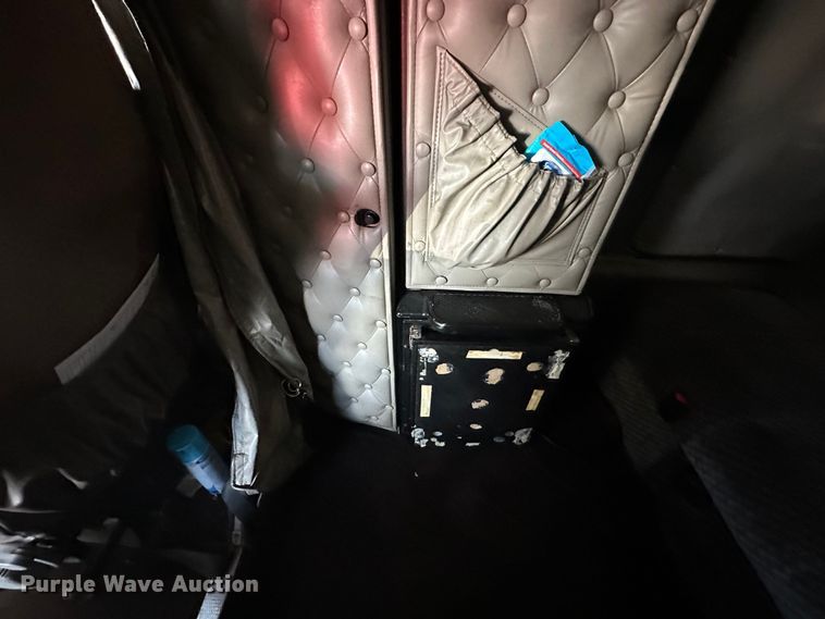 image for item DR5097 2007 Kenworth W900  semi truck