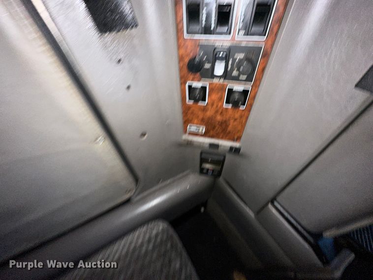 image for item DR5097 2007 Kenworth W900  semi truck