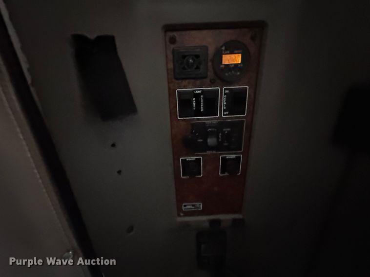 image for item DR5097 2007 Kenworth W900  semi truck