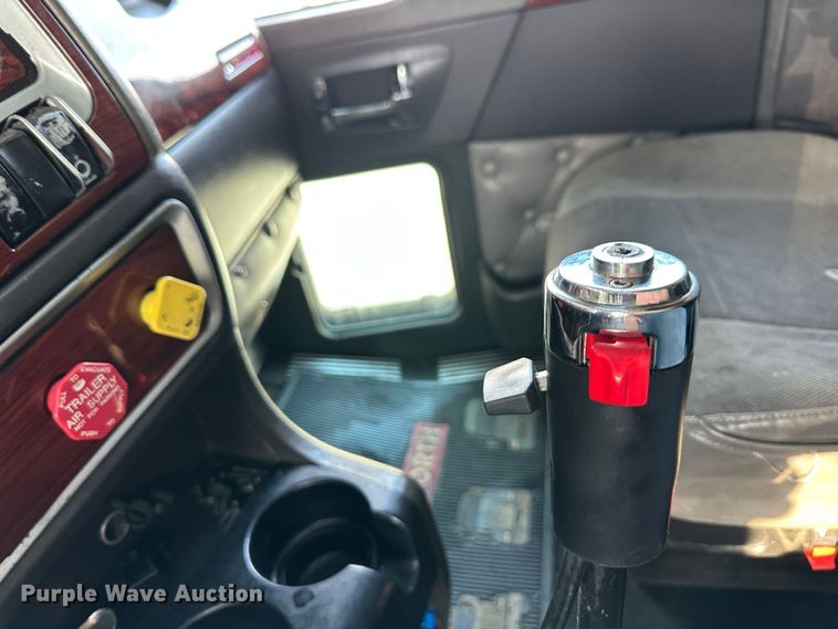 image for item DR5097 2007 Kenworth W900  semi truck