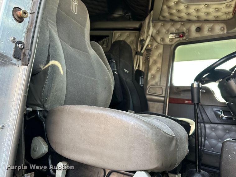 image for item DR5097 2007 Kenworth W900  semi truck