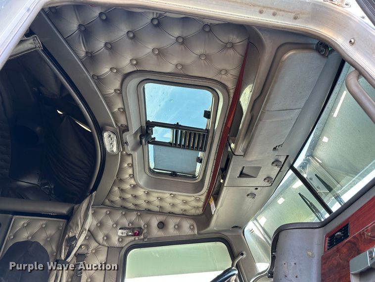 image for item DR5097 2007 Kenworth W900  semi truck