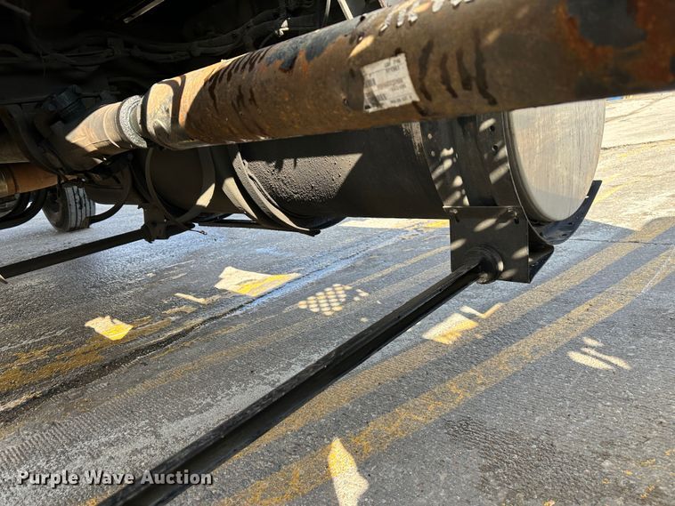 image for item DR5097 2007 Kenworth W900  semi truck