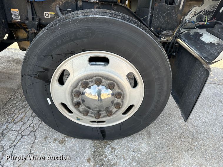 image for item DR5097 2007 Kenworth W900  semi truck