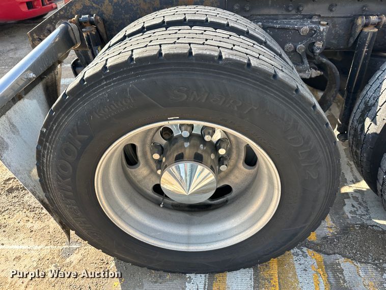 image for item DR5097 2007 Kenworth W900  semi truck