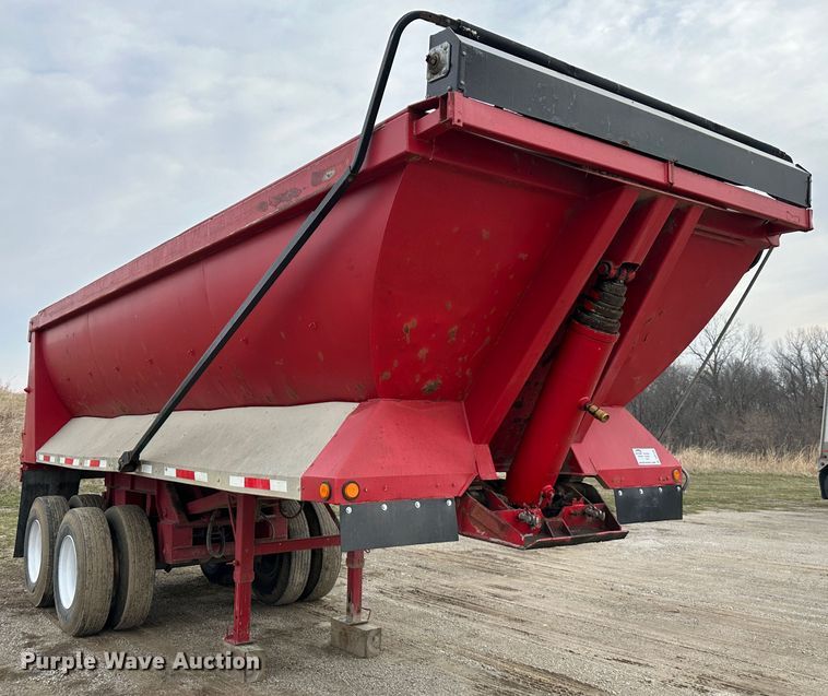 image for item DR5105 2001 L&M  end dump trailer
