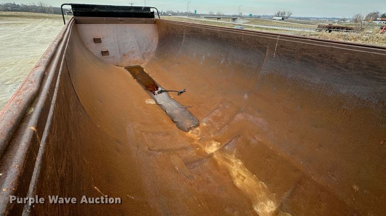 image for item DR5105 2001 L&M  end dump trailer