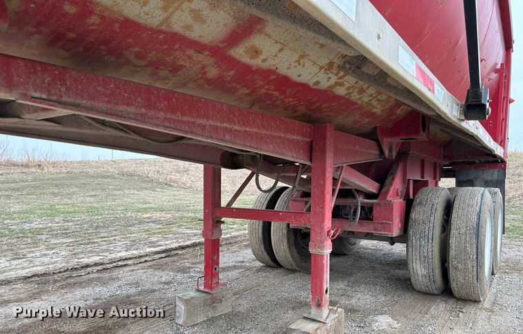 image for item DR5105 2001 L&M  end dump trailer