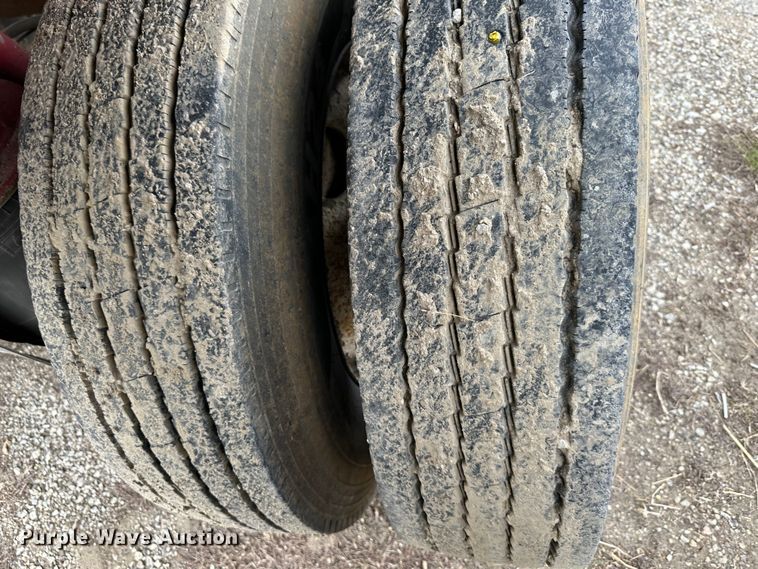 image for item DR5105 2001 L&M  end dump trailer