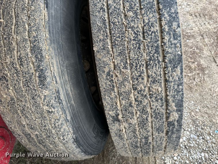 image for item DR5105 2001 L&M  end dump trailer