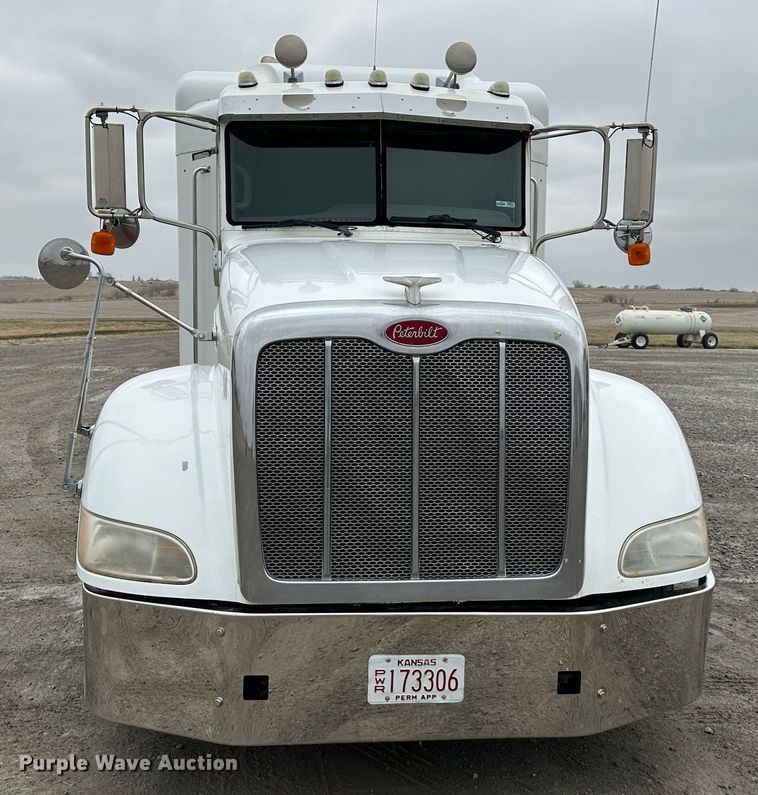 image for item DR6086 2008 Peterbilt 386  semi truck