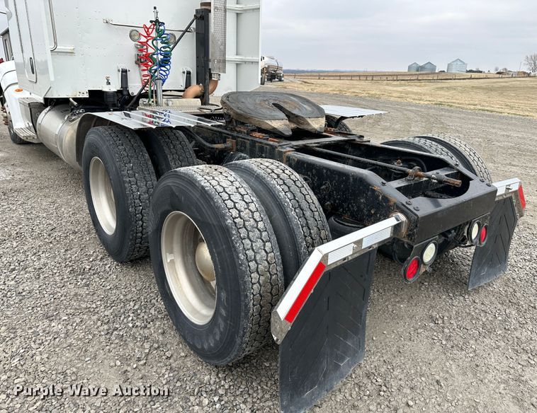 image for item DR6086 2008 Peterbilt 386  semi truck