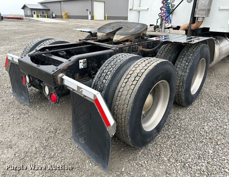 image for item DR6086 2008 Peterbilt 386  semi truck