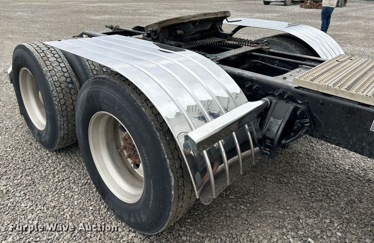 image for item DR6086 2008 Peterbilt 386  semi truck