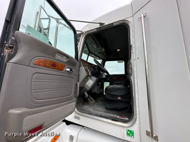 image for item DR6086 2008 Peterbilt 386  semi truck
