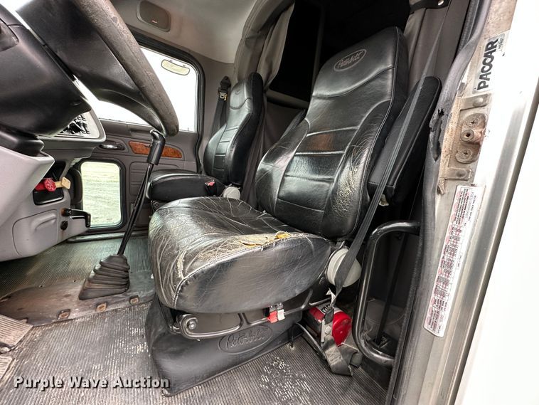 image for item DR6086 2008 Peterbilt 386  semi truck