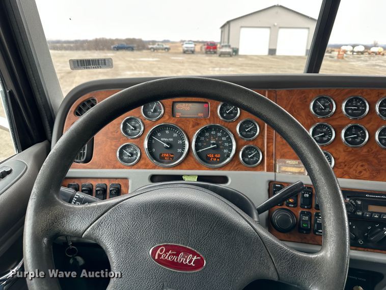 image for item DR6086 2008 Peterbilt 386  semi truck