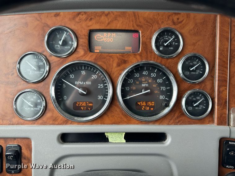 image for item DR6086 2008 Peterbilt 386  semi truck