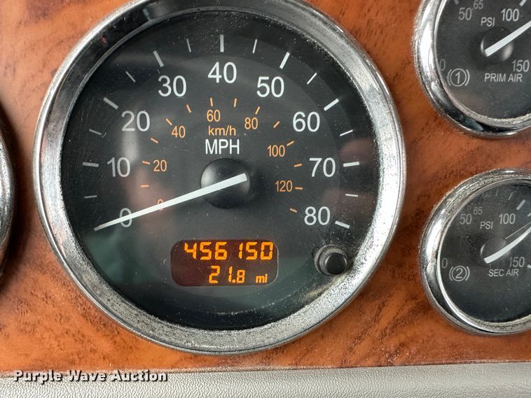 image for item DR6086 2008 Peterbilt 386  semi truck