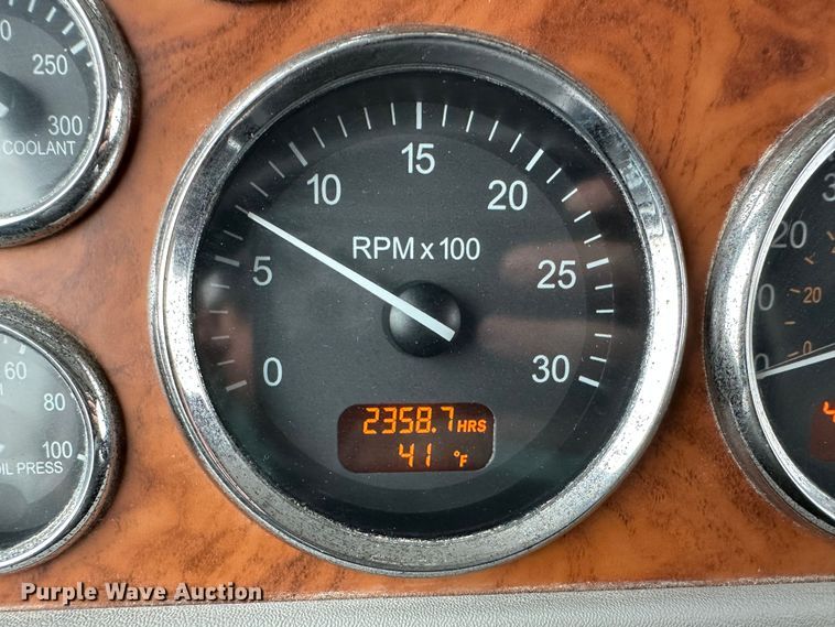 image for item DR6086 2008 Peterbilt 386  semi truck