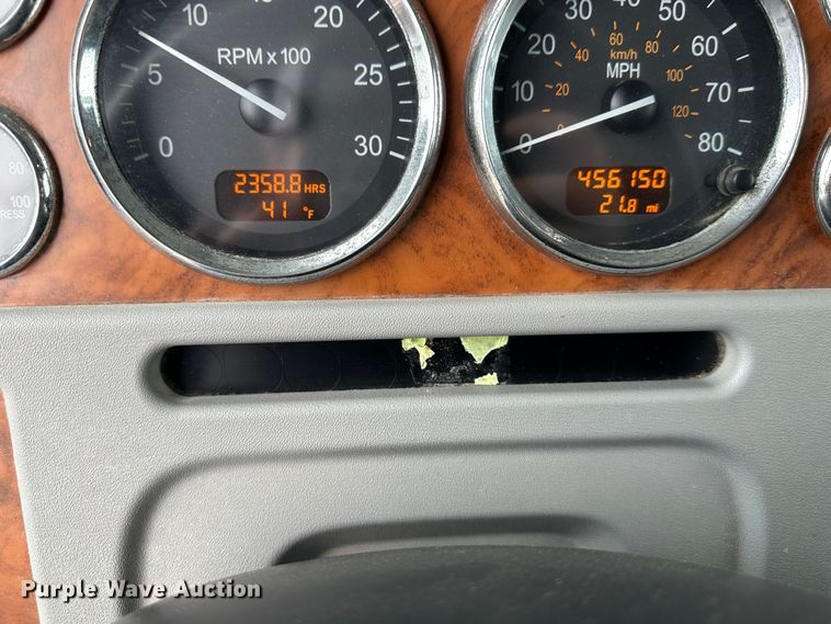 image for item DR6086 2008 Peterbilt 386  semi truck