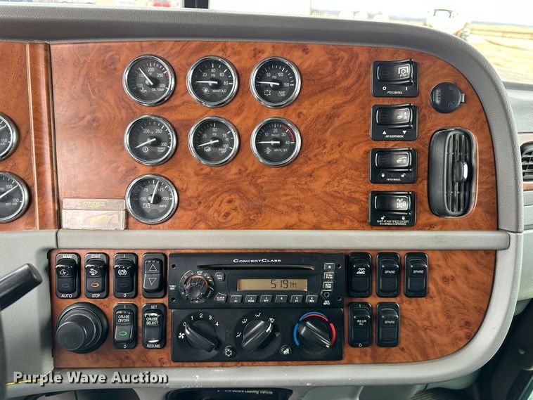 image for item DR6086 2008 Peterbilt 386  semi truck