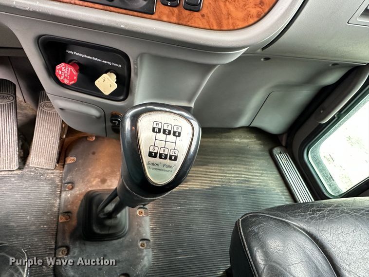 image for item DR6086 2008 Peterbilt 386  semi truck