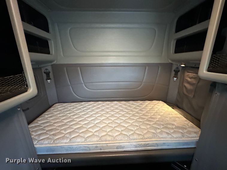 image for item DR6086 2008 Peterbilt 386  semi truck