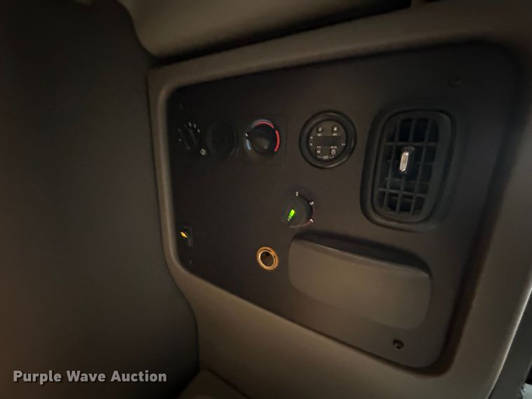 image for item DR6086 2008 Peterbilt 386  semi truck